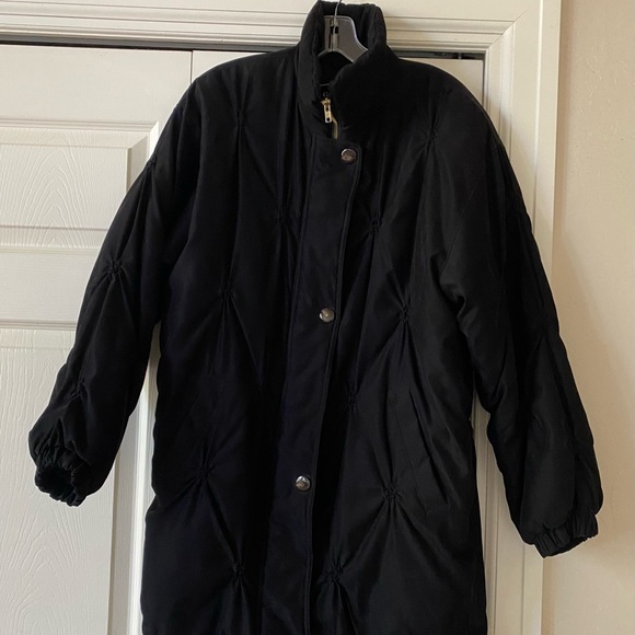 EUC Beautiful black puffer jacket. Zip/snap closure. Size S. Measurements below. - Picture 2 of 8